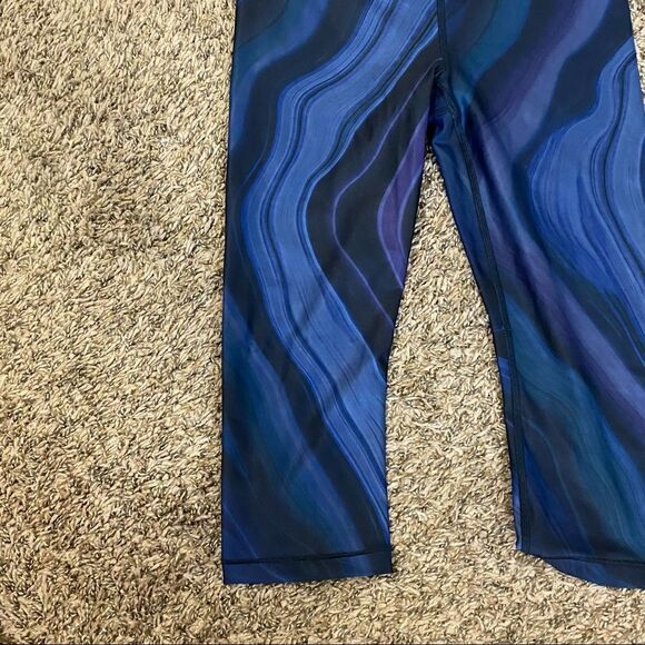 Athleta accelerate geode crop - Picture 9 of 12